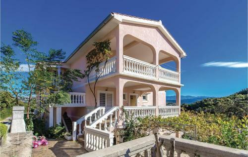 Two-bedroom Apartment In Supetarska Draga