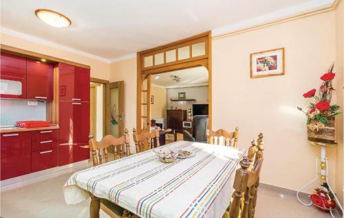 Two-bedroom Apartment In Supetarska Draga