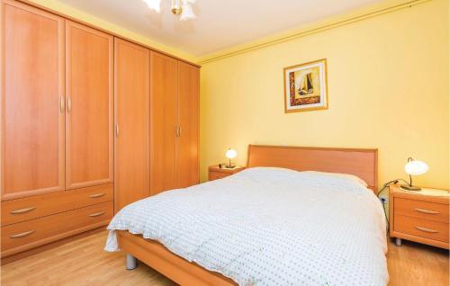 Two-bedroom Apartment In Supetarska Draga
