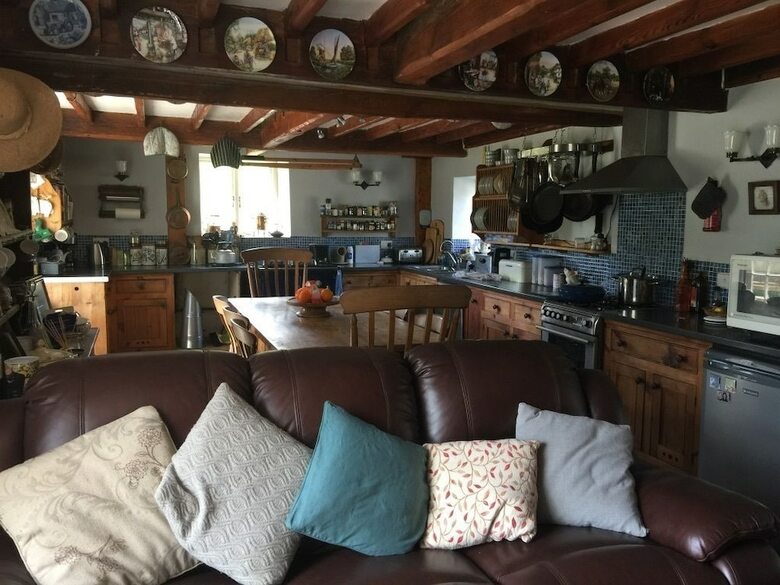 Bed & Breakfast Belhuish Farmhouse