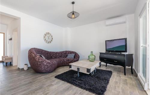 Four-bedroom Holiday Home In Vodice