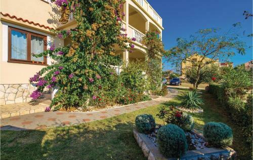 One-bedroom Apartment In Povljana
