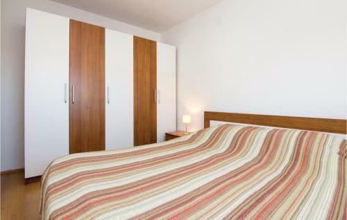 Two-bedroom Apartment In Povljana