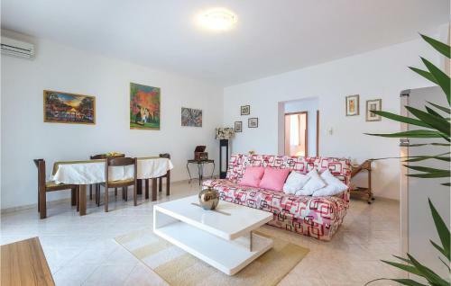 Two-bedroom Apartment In Pula