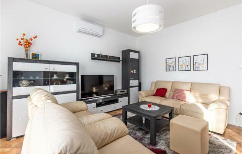 Two-bedroom Apartment In Selce