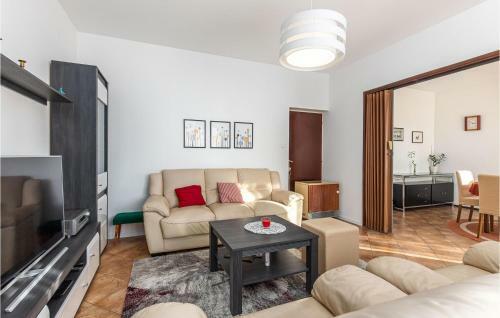 Two-bedroom Apartment In Selce