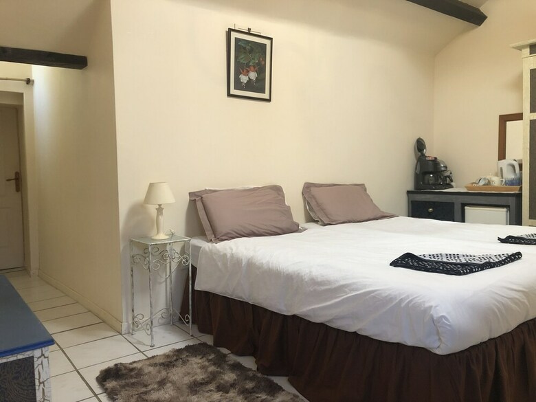 1 Bedroom Peaceful Lake Room With Lake Views