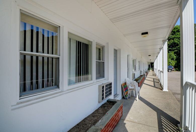 Motel Hamilton Village Inn