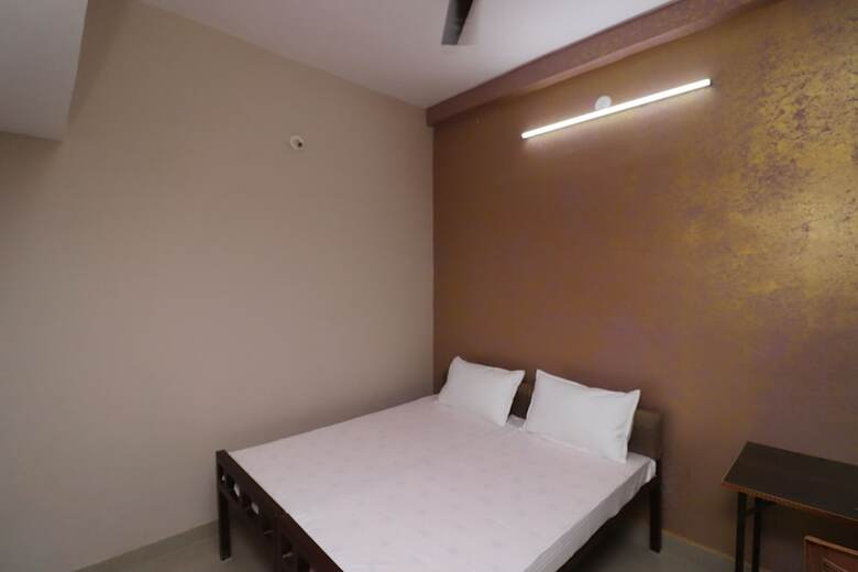 Spot On 37467 Shivram Hotel