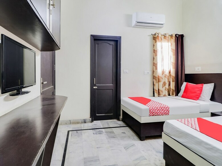 Hotel Oyo 45903 Royal Guest House