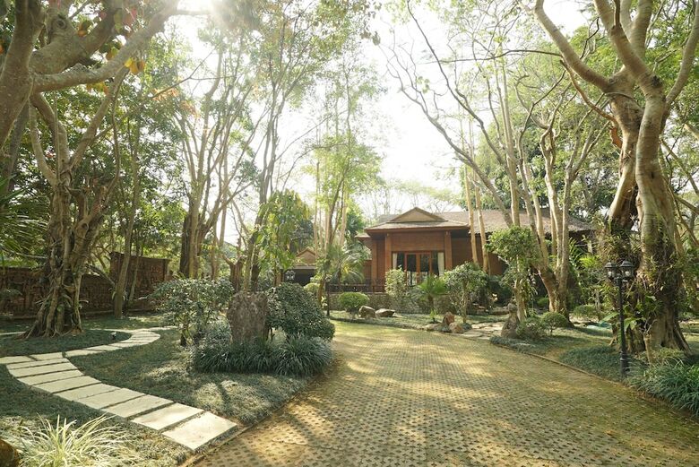 Hotel Chayana Resort