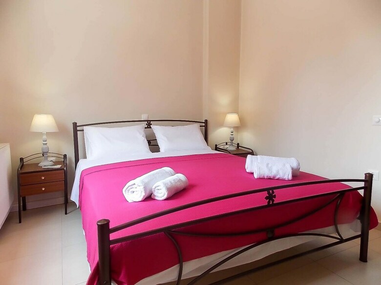 Nea Filadelfia Spacious Apartment With Garden