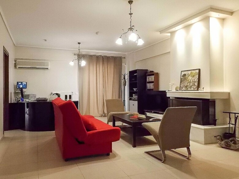 Nea Filadelfia Spacious Apartment With Garden