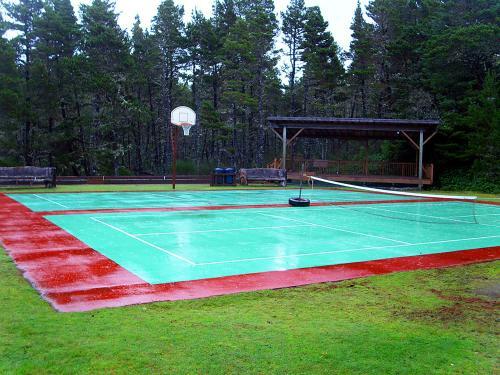 Pacific City Camping Resort Cabin 9