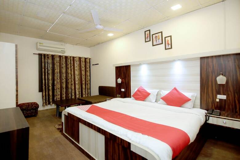 Oyo 29245 Hotel E Square