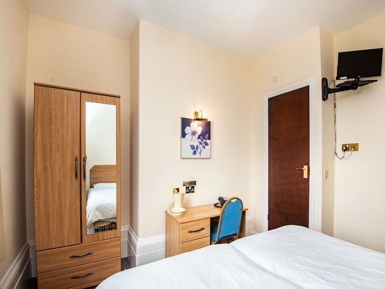 Hotel Oyo The White Hart Inn
