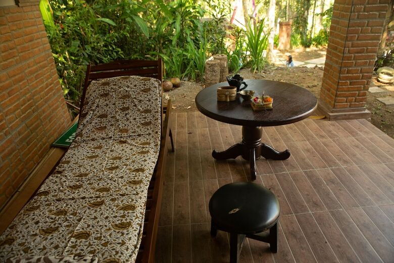 Hostal Arnata Guest House