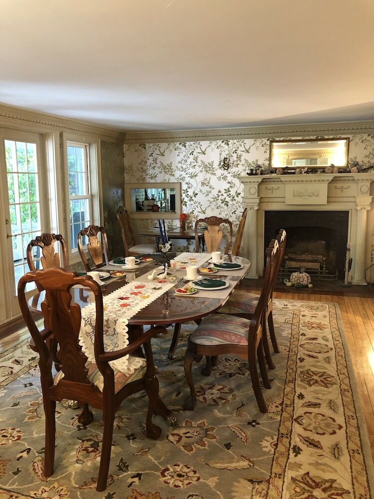 Aiken Manor B&B Llc