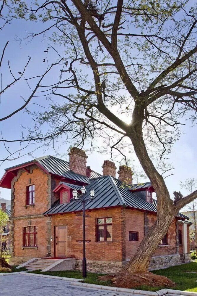 Railway 1896 Garden Hotel