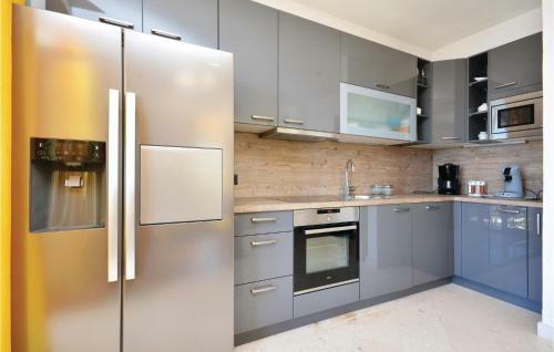 Two-bedroom Apartment In Sveta Nedjelja