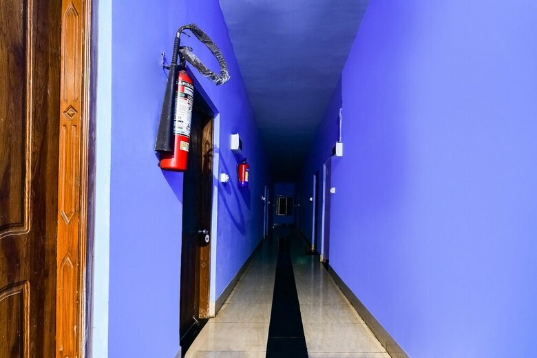 Spot On 60927 Hindustan Hotel & Lodging