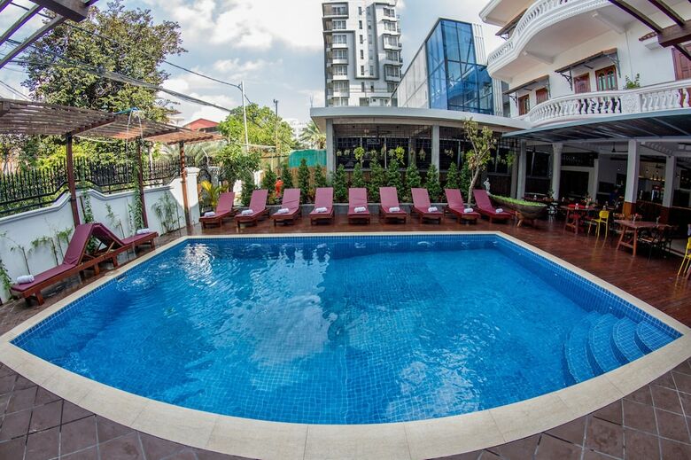 Hostal Poolside Villa