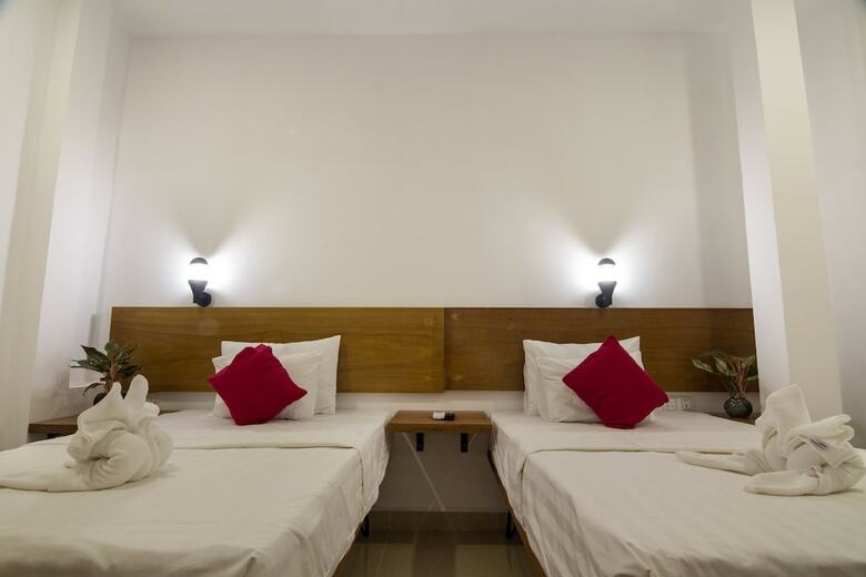 Hostal Poolside Villa