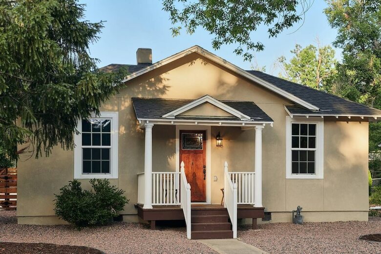 2br Olympic Center Downtown