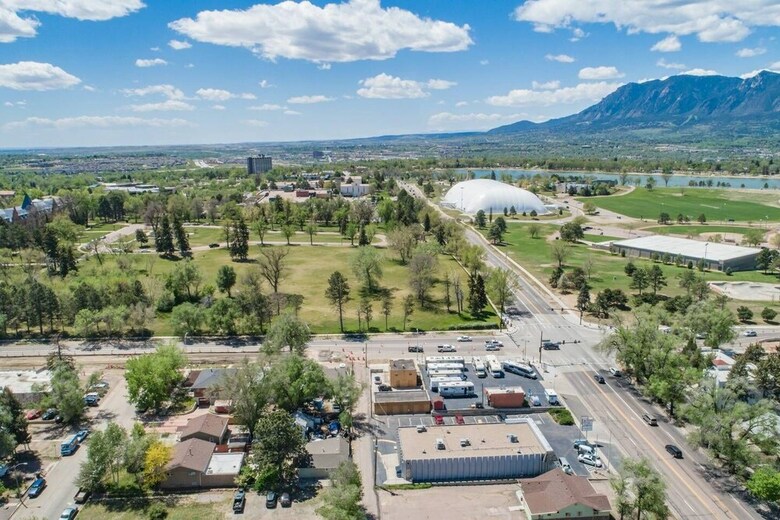 Villa 2 Bdolympic Trainingnear Parks, A Lake, Downtown