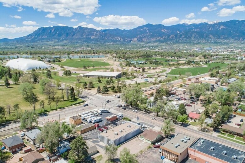 Villa 2 Bdolympic Trainingnear Parks, A Lake, Downtown
