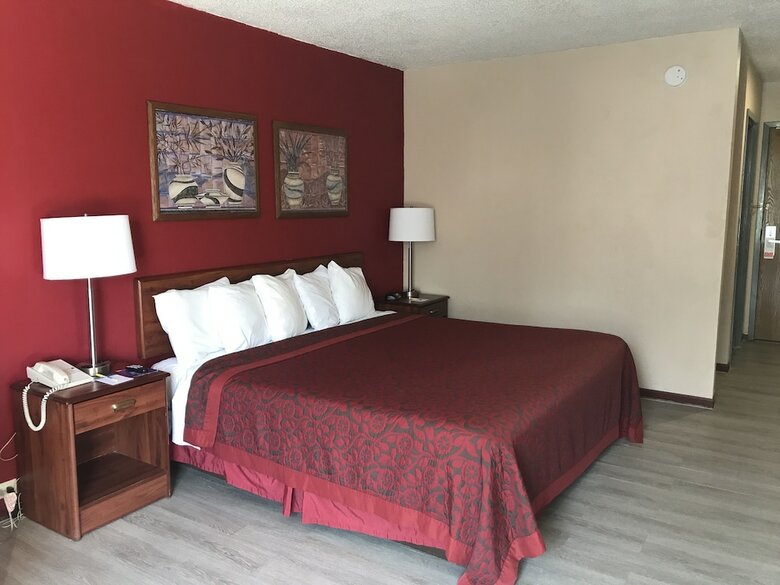 Hotel Days Inn By Wyndham Hillsboro