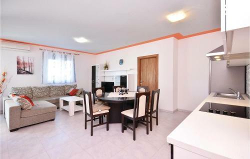 Beautiful Home In Solin With Wifi And 6 Bedrooms