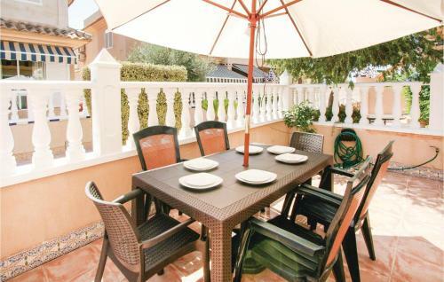 Three-bedroom Holiday Home In Santa Pola