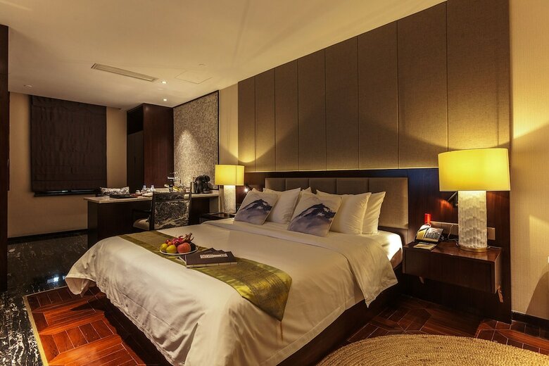 Hejing Chengshang Generations Hotel