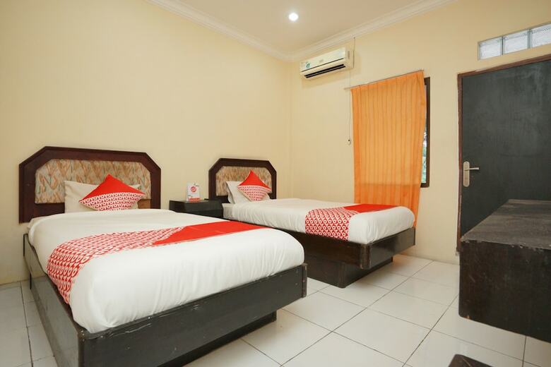 Hostal Oyo 2003 Female Guest House