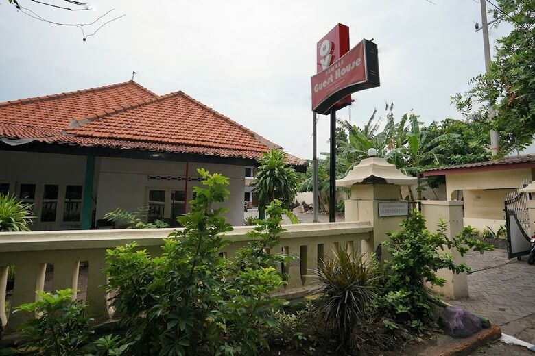 Hostal Oyo 2003 Female Guest House