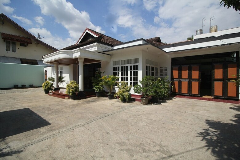 Hotel Oyo 2014 Wisma Zahra