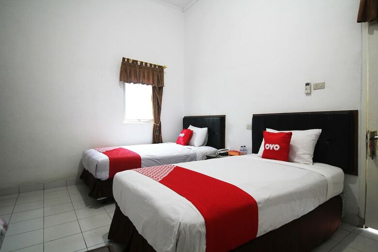 Hotel Oyo 2014 Wisma Zahra