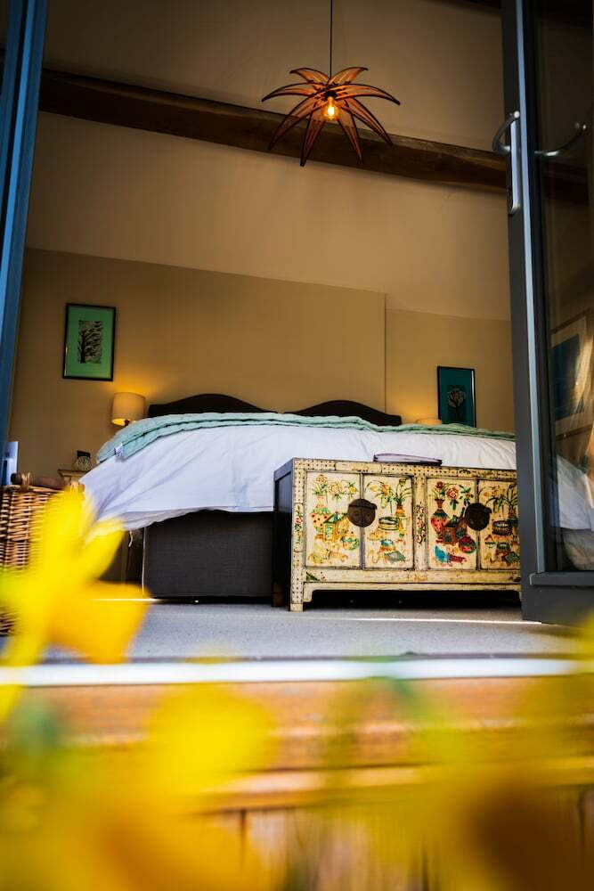 Bed & Breakfast The Room In The Garden