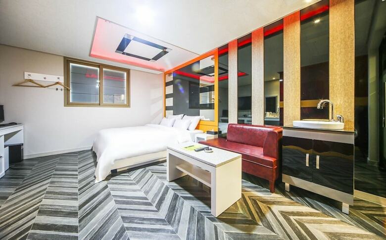 Hotel S Motel