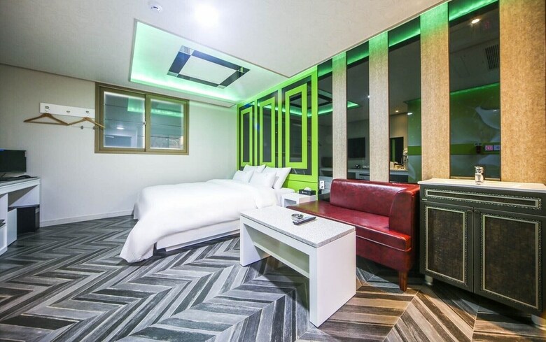 Hotel S Motel