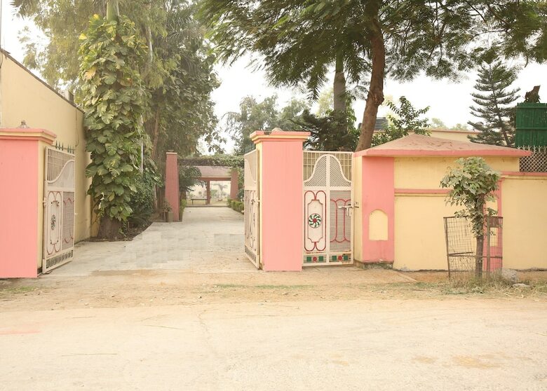 Hotel The Karnal Resort