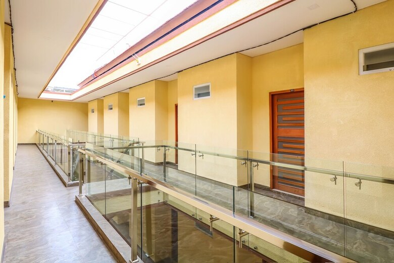 Hostal Oyo 2234 Dewi Uma House