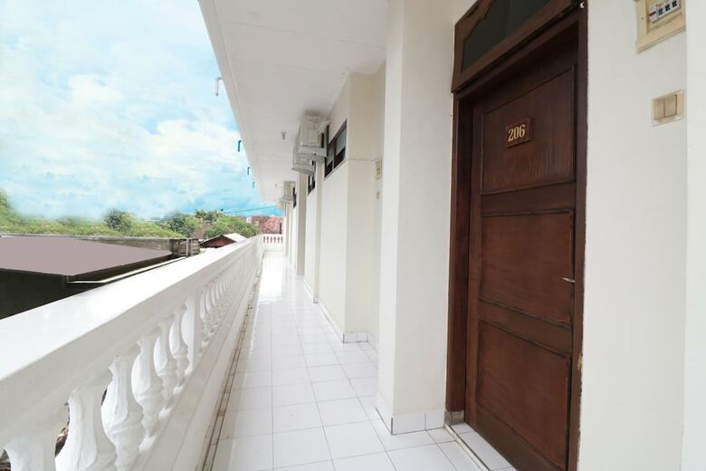 Hostal Spot On 2426 Hotel Aget Jaya II