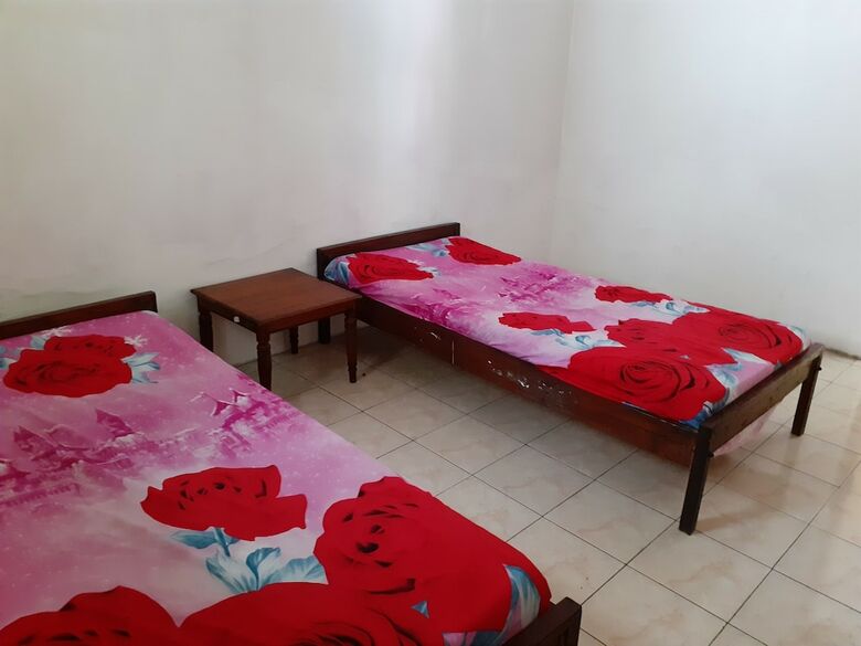 Hostal Spot On 2422 Hotel Moga Sari