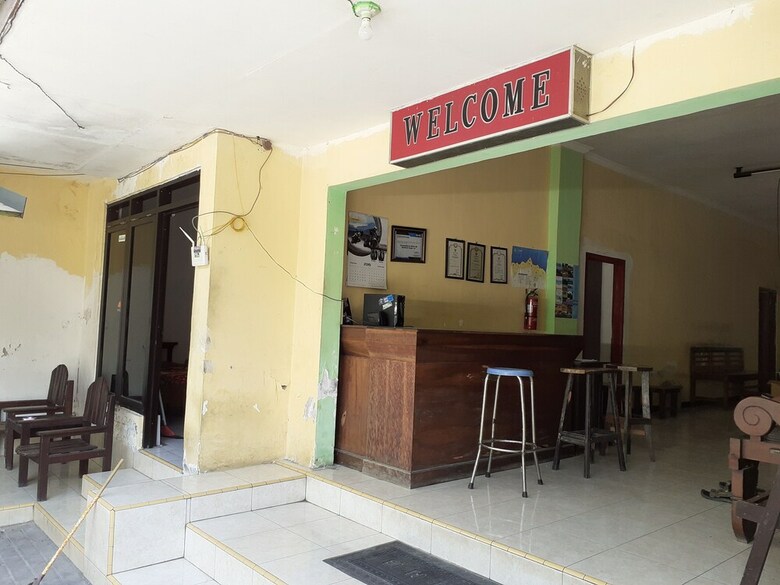 Hostal Spot On 2422 Hotel Moga Sari