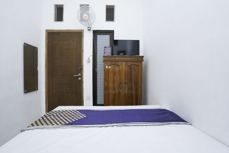 Hostal Spot On 2479 Berkah Residence Syariah