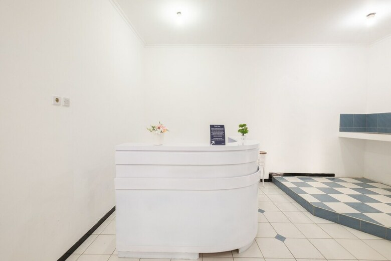 Hotel Spot On 2435 Roemah Hijaubiru