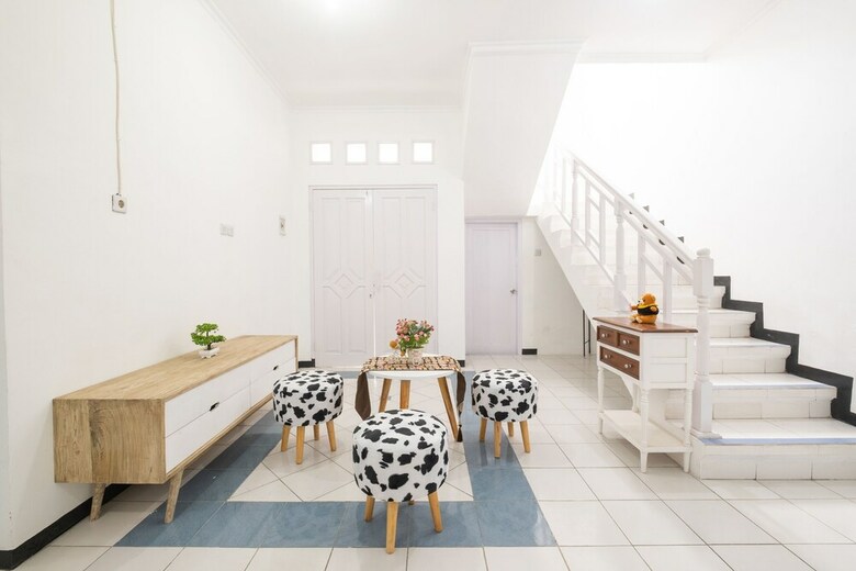 Hotel Spot On 2435 Roemah Hijaubiru