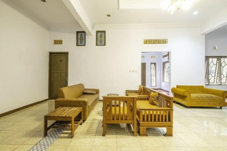 Oyo 2395 Hotel Aden 2 Syariah